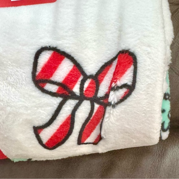 Hello Kitty Wreath & Christmas Tree Dress 60” x 90” Twin Plush Christmas Blanket - Picture 4 of 7